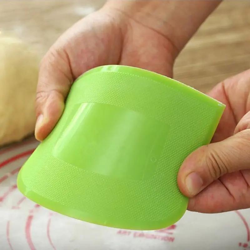 Plastic Cake Cream Spatula – 1pc