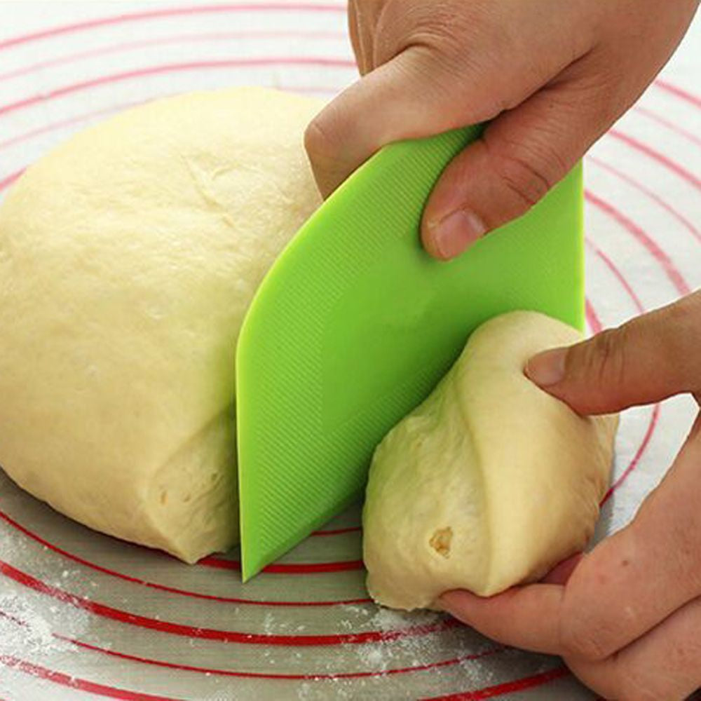 Plastic Cake Cream Spatula – 1pc
