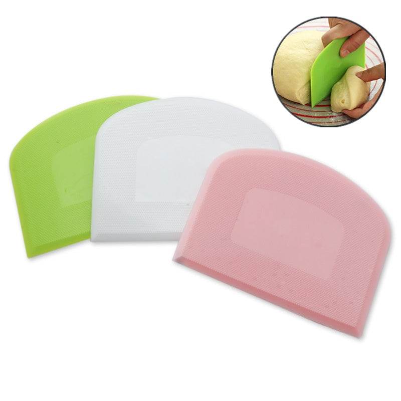 Plastic Cake Cream Spatula – 1pc