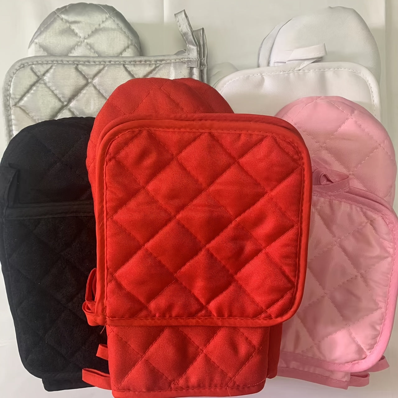 4-Piece Heat-Resistant Oven Mitts & Insulation Pads Set